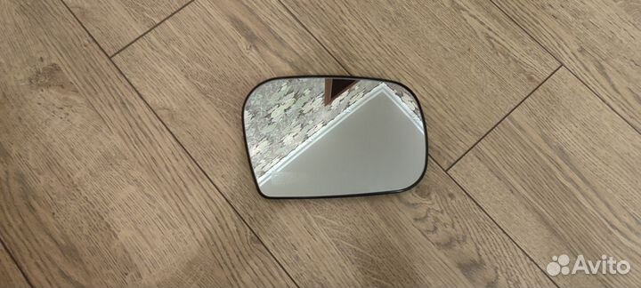 Продам правый зеркальный элемент на Ниву Шевроле