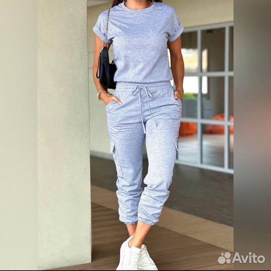 Спортивный костюм женский