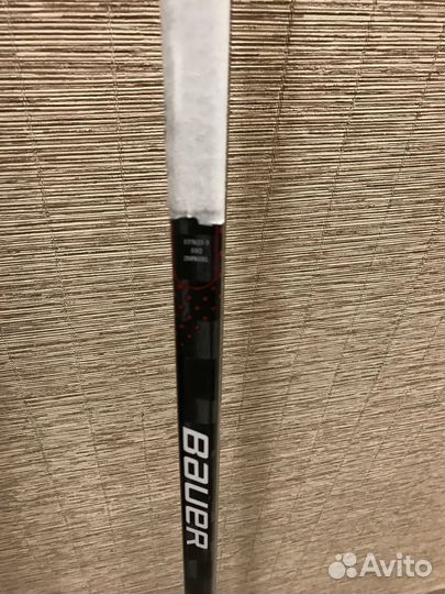 Профессиональная хоккейная клюшка
