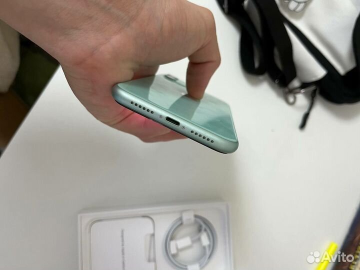 Телефон iPhone 11 64gb