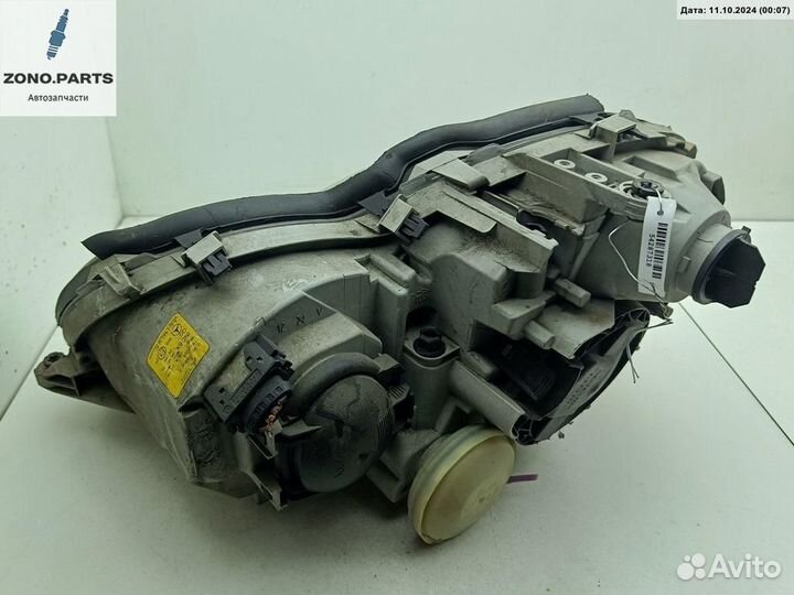 Фара правая 2038200261 на Mercedes W203 (C)