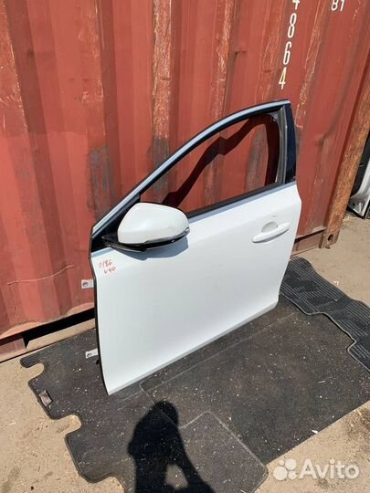 Левая передняя дверь Вольво V40 2поколение хэтчбек