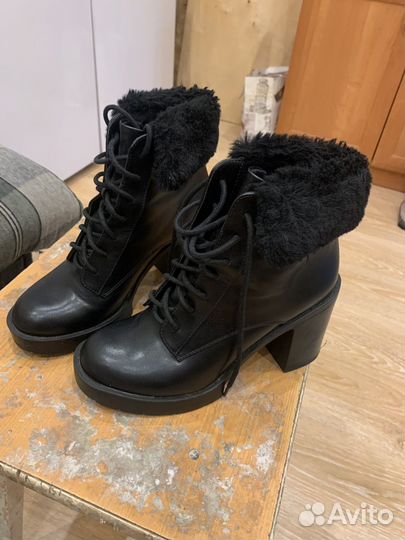 Женские ботинки