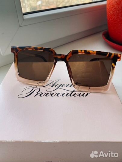 Новые солнцезащитные очки в ассортименте