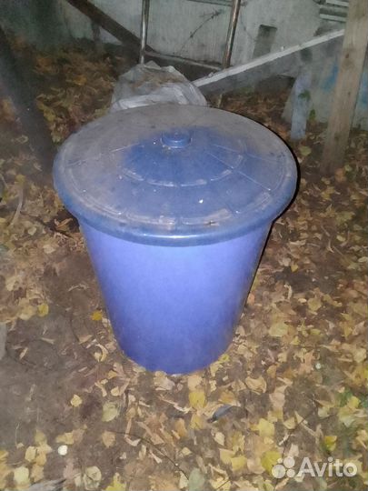 Бочка пластиковая 100 литров. С крышкой