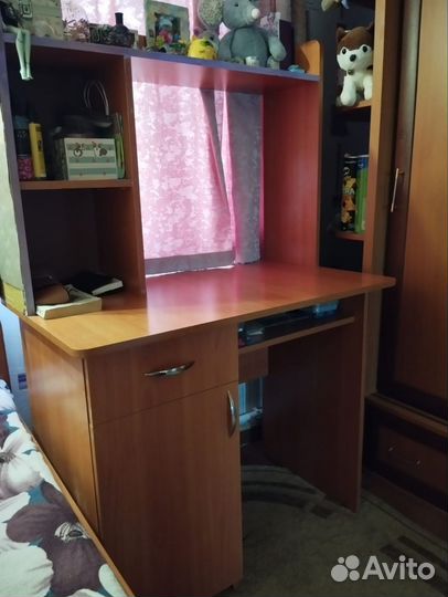 Кровать односпалка190/86,стол 90/55/1,4,ковёр 2/3м