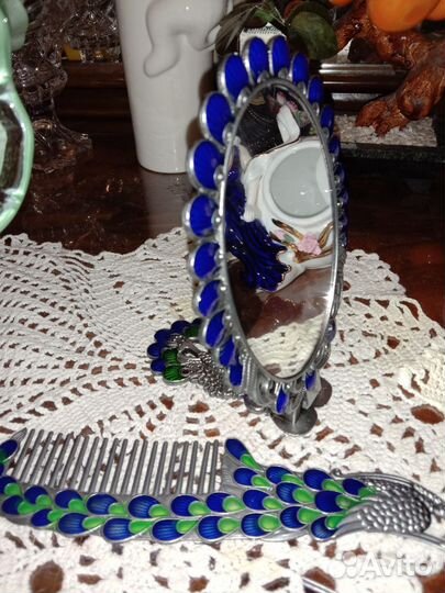 Зеркало и расческа