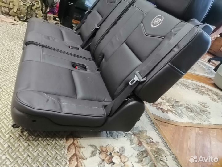 Третий ряд сидений Cadillac Escalade 3