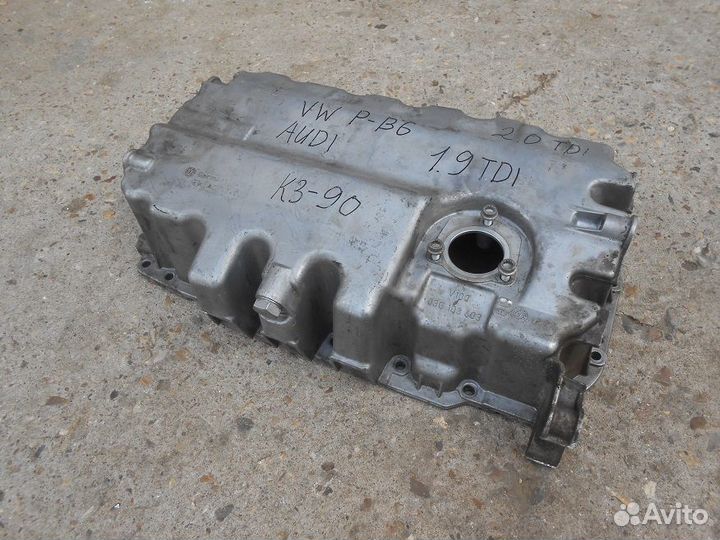 Масляный поддон Фольксваген пассат Б6 03G103603AD