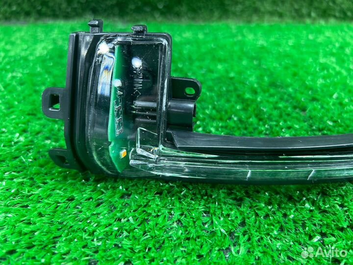 Повторитель в зеркало левый 8K0949101C Audi A3 A4