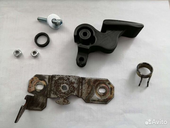 Ручка открытия лючка бензобака на Форд мондео 3