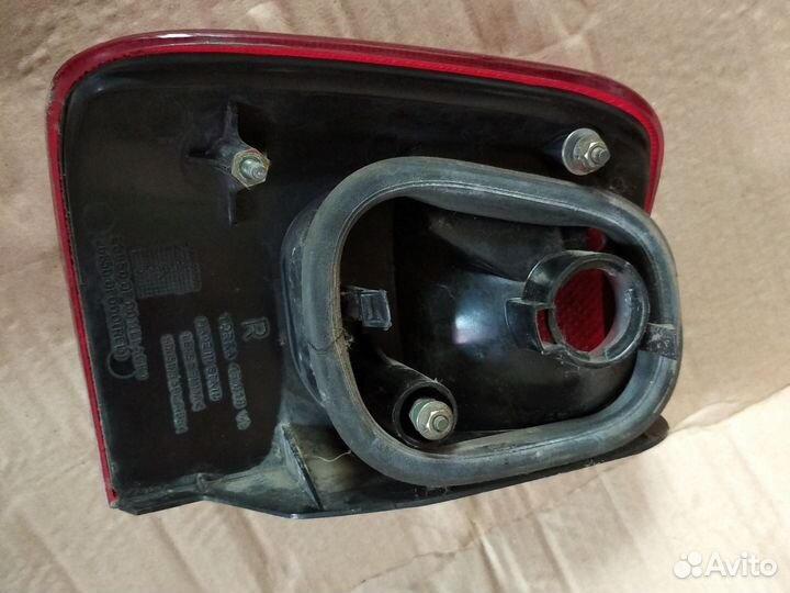 Задний правый фонарь Ниссан Тирано 2