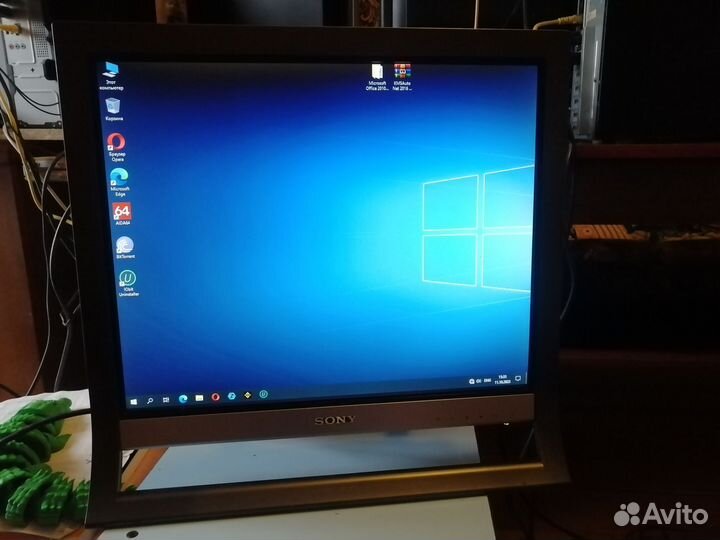 Монитор 19 дюймов, 17 дюймов