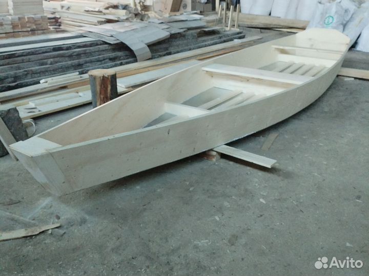 Лодка деревянная