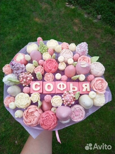 Букеты из шоколада в шляпных коробках