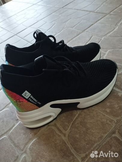 Кроссовки женские 38 размер