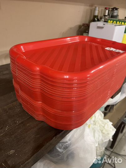 Поднос столовый красный