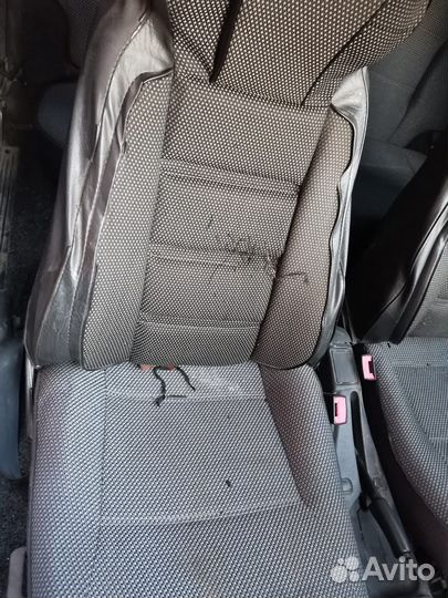 Передние сиденья ваз 2115