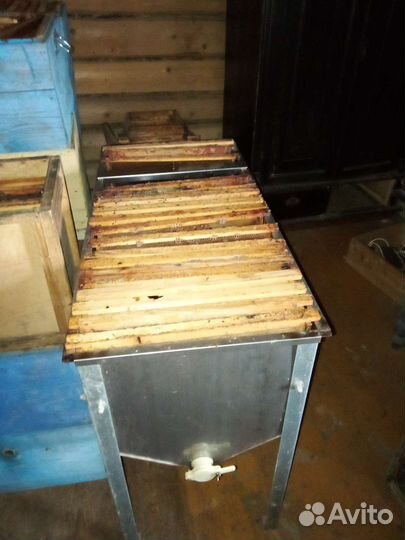 Улей, магазины,рамки,воскотопка,медогонка