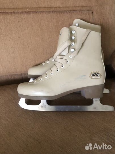 Коньки женские раз39-40 отличное состояние