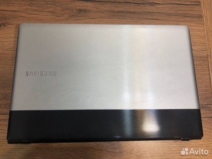 Ноутбук Samsung NP-300E5Z i3-2330M/6Gb/1Tb