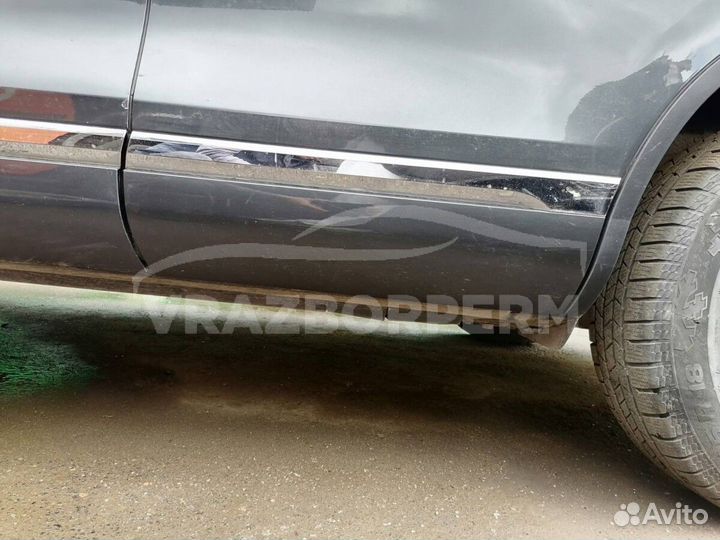 Накладка двери (молдинг) задн. лев. VW Touareg