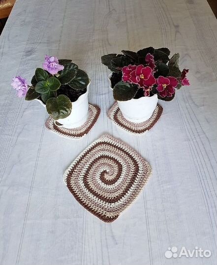 Подставки под цветы и чашки, комплект подставок