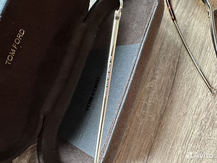 Солнцезащитные очки TOM ford