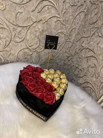 Цветы в коробке с шаром баблс