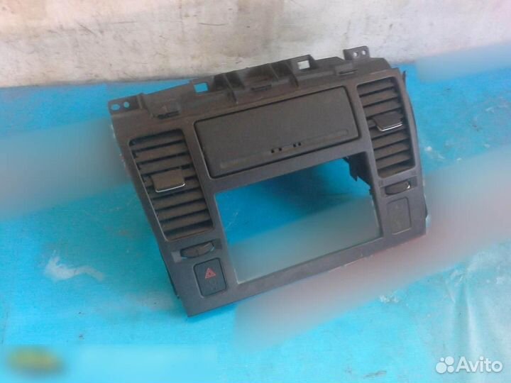 Рамка магнитолы Nissan Tiida C11 2007