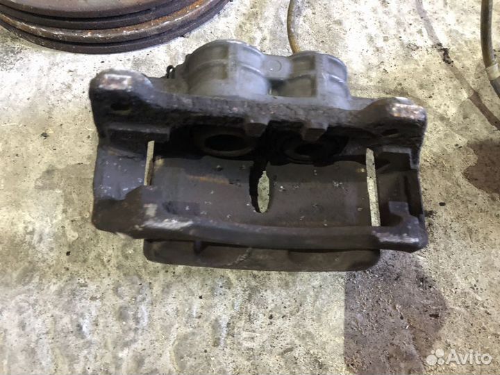 Cуппорт передний правый jaguar s-type 2004