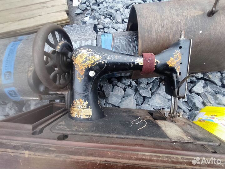 Швейная машинка зингер