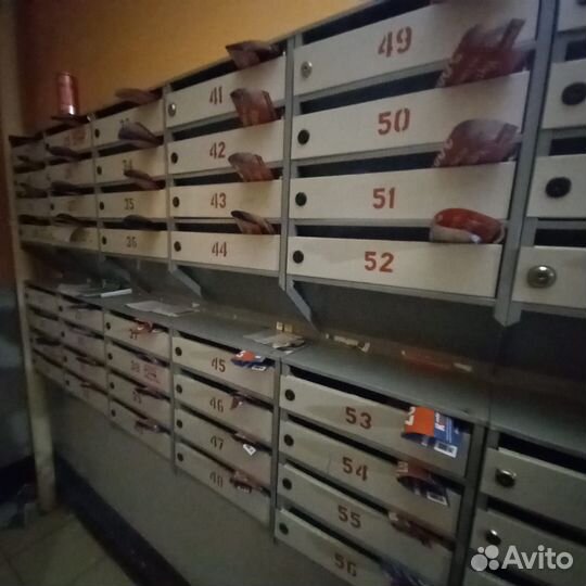 Расклейка объявлений, Распространение листовок