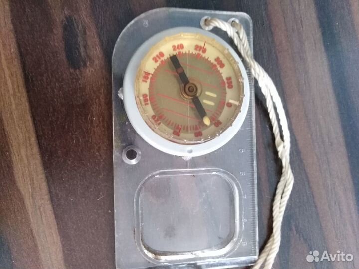 Компас жидкостный с линейкой увеличительным стекло