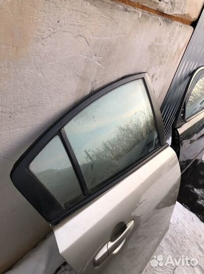 Стекло двери Mazda 3 (BK )