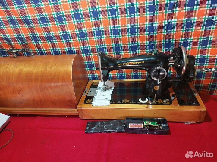 Швейная машина Подольск 2м отлично