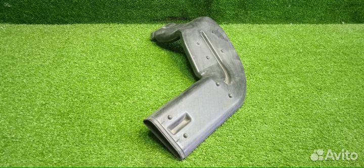 Воздуховод передний правый Ford Focus 2 седан 1.8