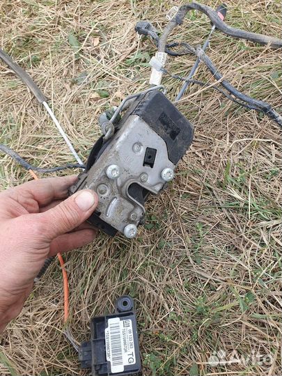 Opel Zafira A замок водительской двери