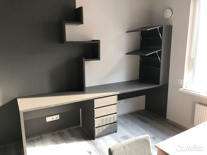 Письменный стол под окно