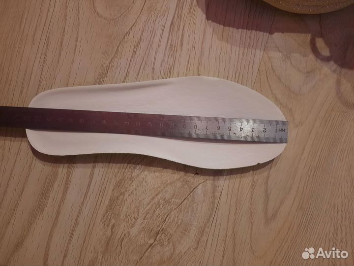 Кроссовки со стразами бежевые