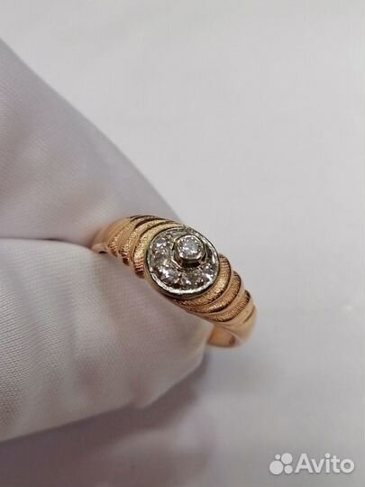 Золотое кольцо с бриллиантами размер 17,5