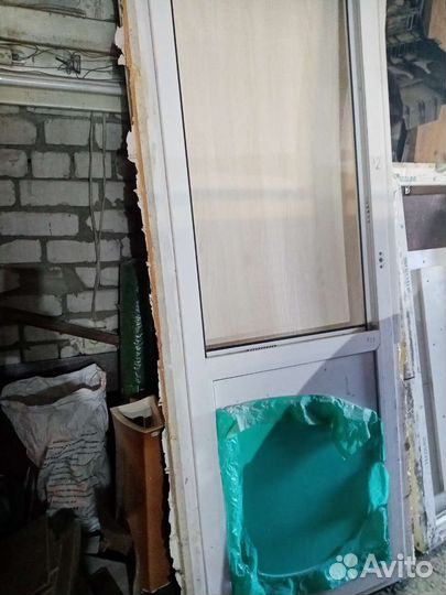 Пластиковая дверь и окно