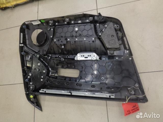 Обшивка двери передней правой Cadillac SRX 2003-2