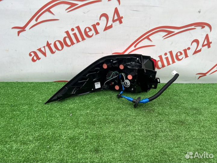 Фонарь Стоп-сигнал задний правый Toyota Rav4