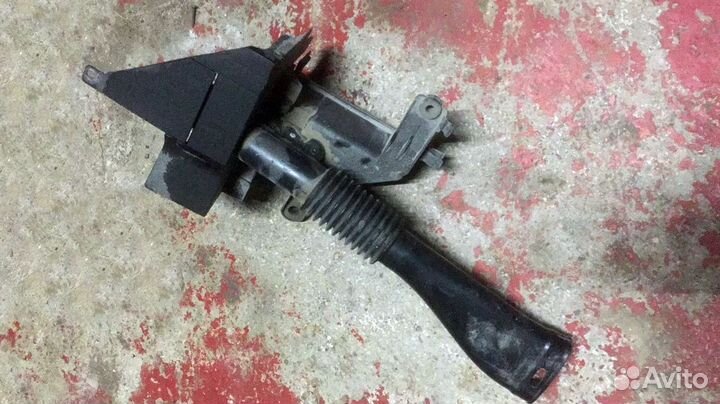 Патрубок впускного коллектора Мазда 3 Bk 2003-2008