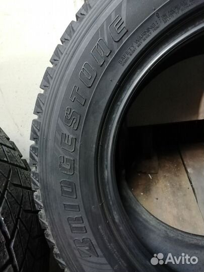 Bridgestone Blizzak DM-V2 235/60 R16
