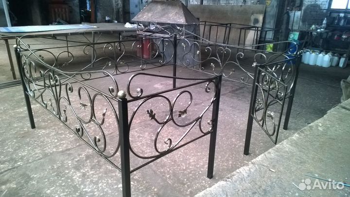 Оградка ритуальная