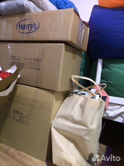 Женские вещи пакетом и пуфики