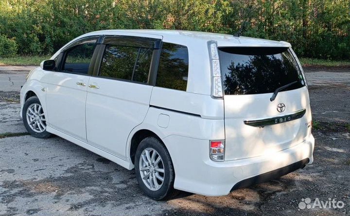 Toyota Isis 1.8 CVT, 2015, 52 000 км