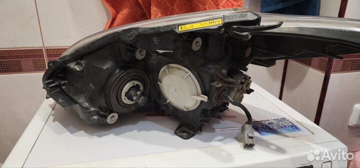 Фара правая тойота приус 4752